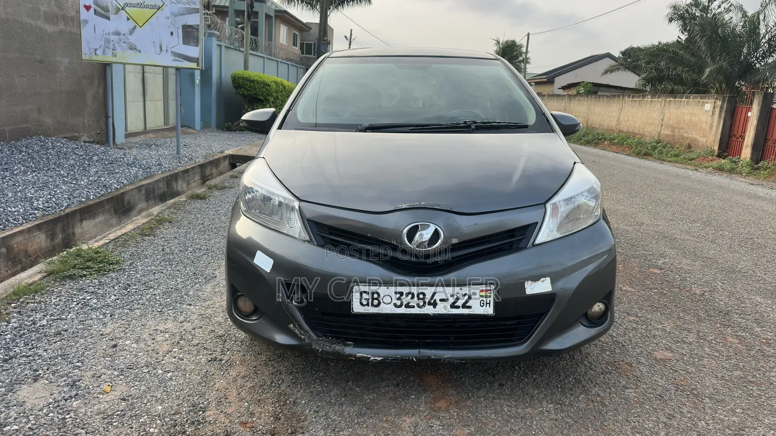 Toyota Vitz 1.0 FWD 3dr 2012 Gray