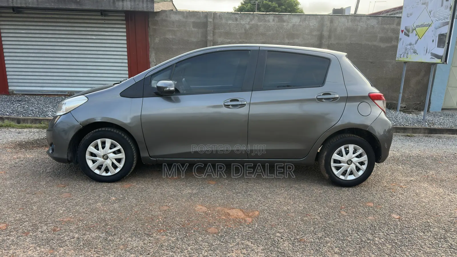 Toyota Vitz 1.0 FWD 3dr 2012 Gray