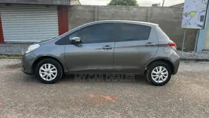 Toyota Vitz 1.0 FWD 3dr 2012 Gray