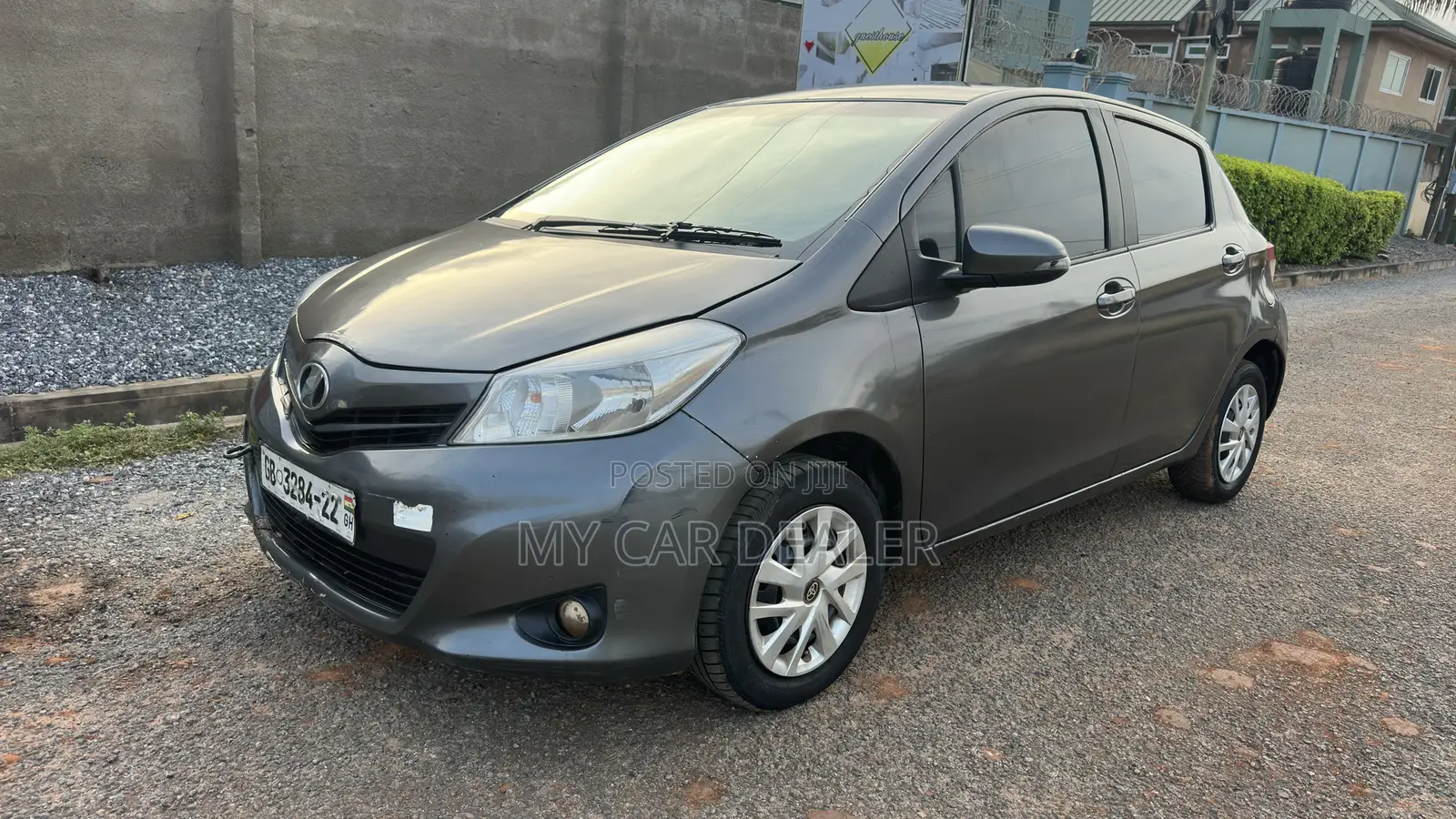 Toyota Vitz 1.0 FWD 3dr 2012 Gray