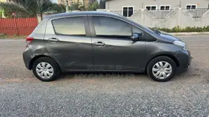Toyota Vitz 1.0 FWD 3dr 2012 Gray