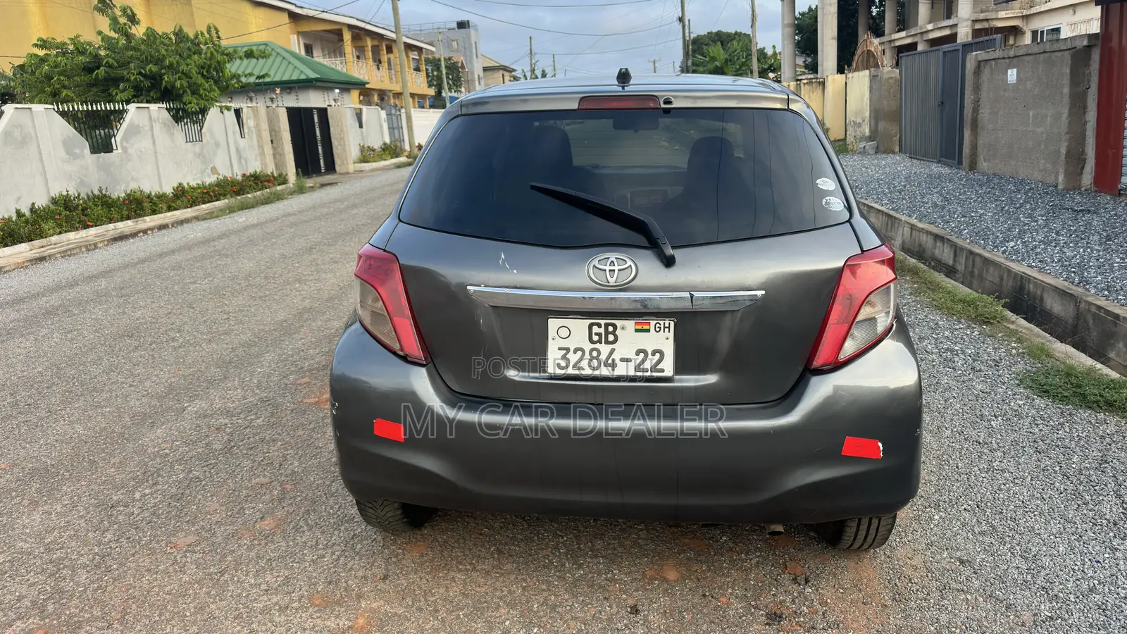 Toyota Vitz 1.0 FWD 3dr 2012 Gray