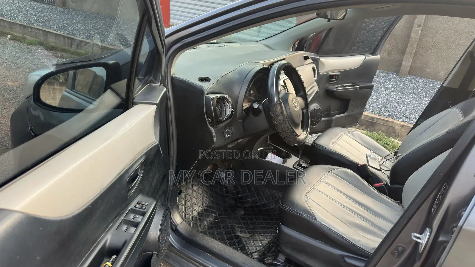 Toyota Vitz 1.0 FWD 3dr 2012 Gray