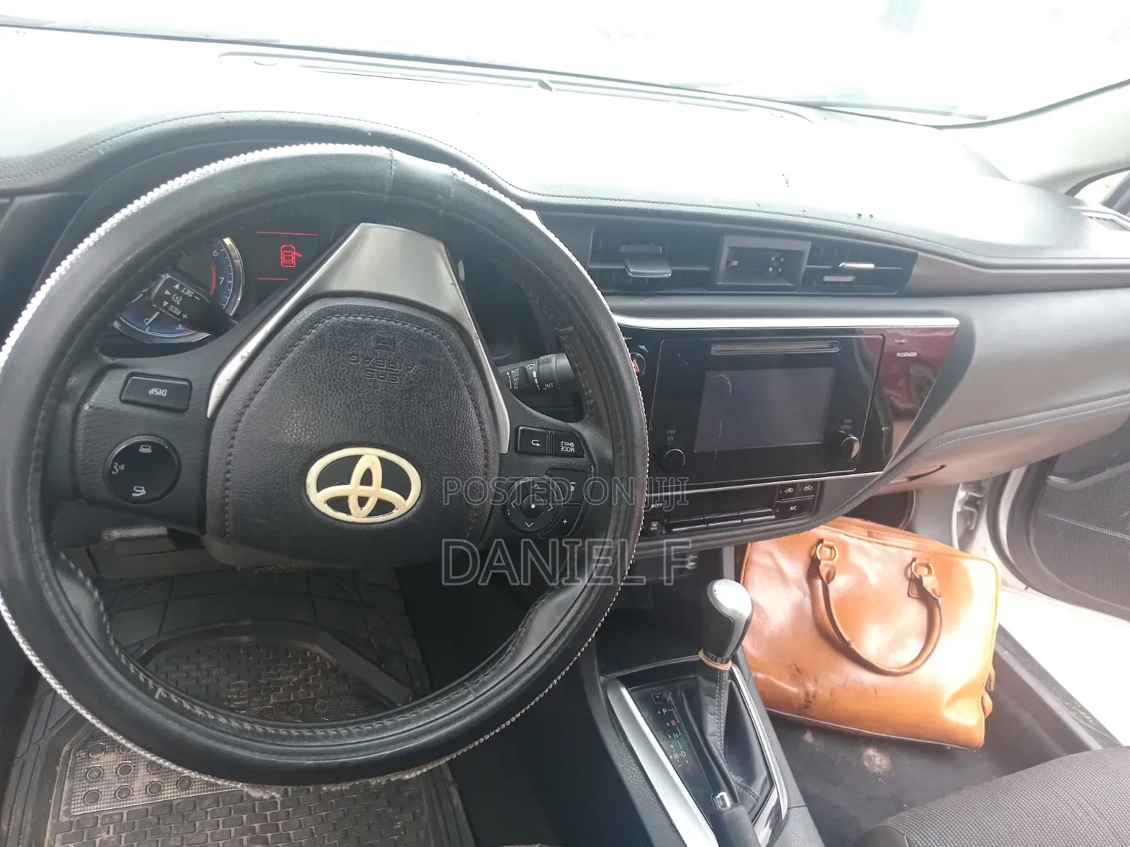 Toyota Corolla LE 4dr Sedan (1.8L 4cyl CVT) 2017 Silver