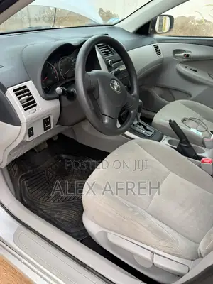 Toyota Corolla L 4dr Sedan (1.8L 4cyl 5M) 2013 Silver