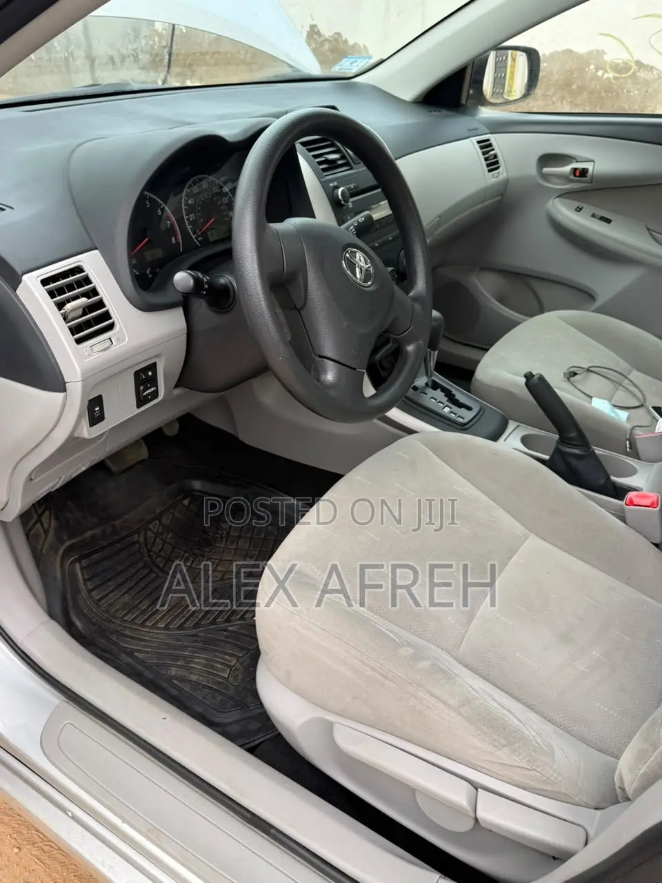 Toyota Corolla L 4dr Sedan (1.8L 4cyl 5M) 2013 Silver