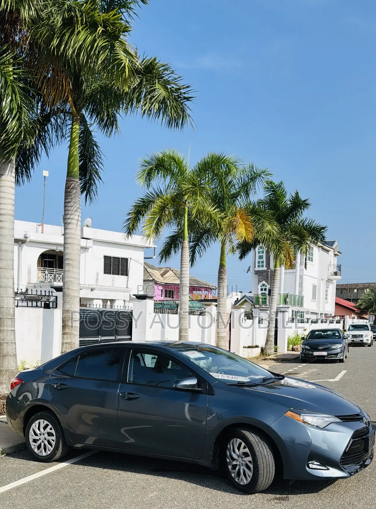 Toyota Corolla LE Eco (1.8L 4cyl 2A) 2018 Blue