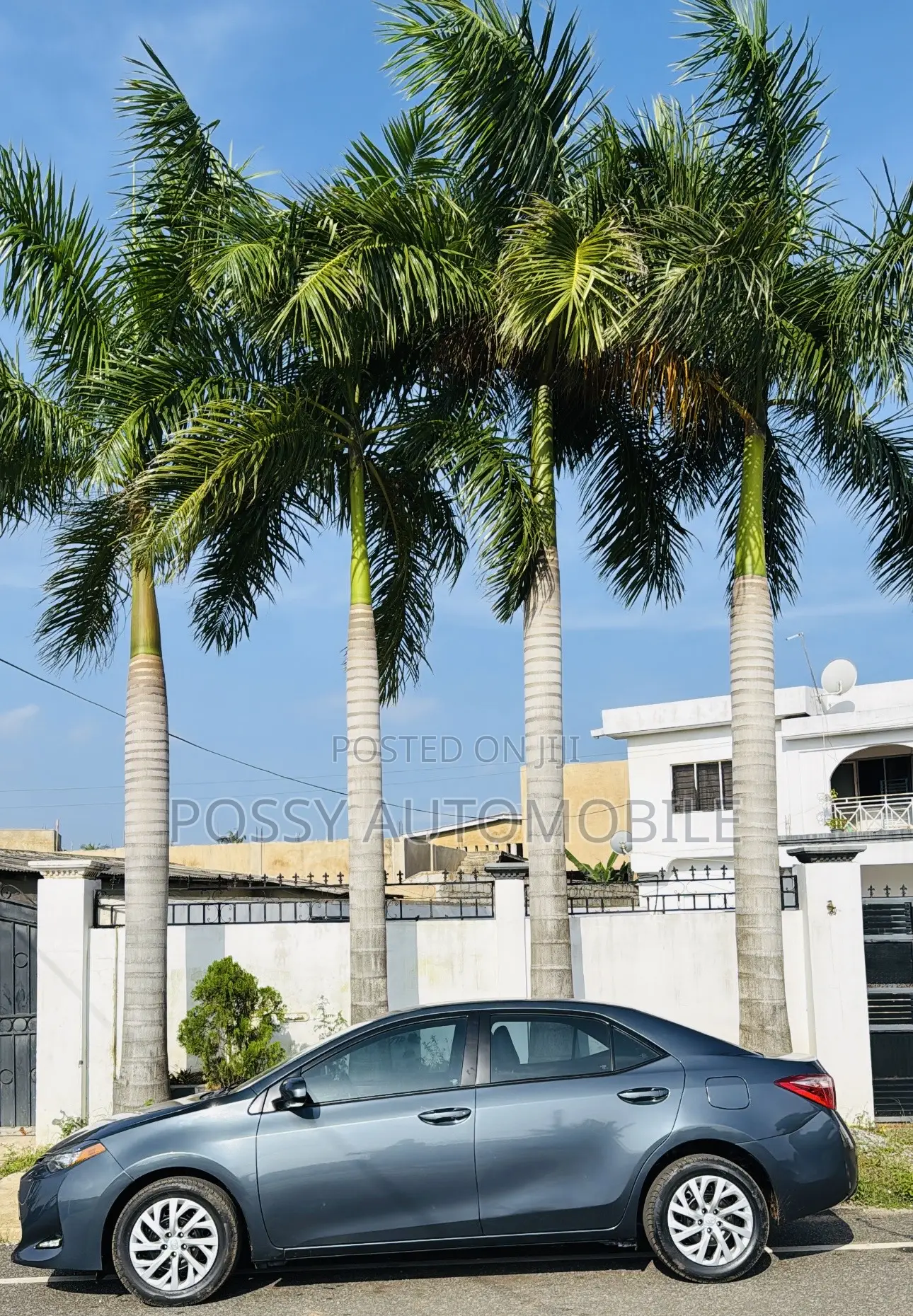Toyota Corolla LE Eco (1.8L 4cyl 2A) 2018 Blue