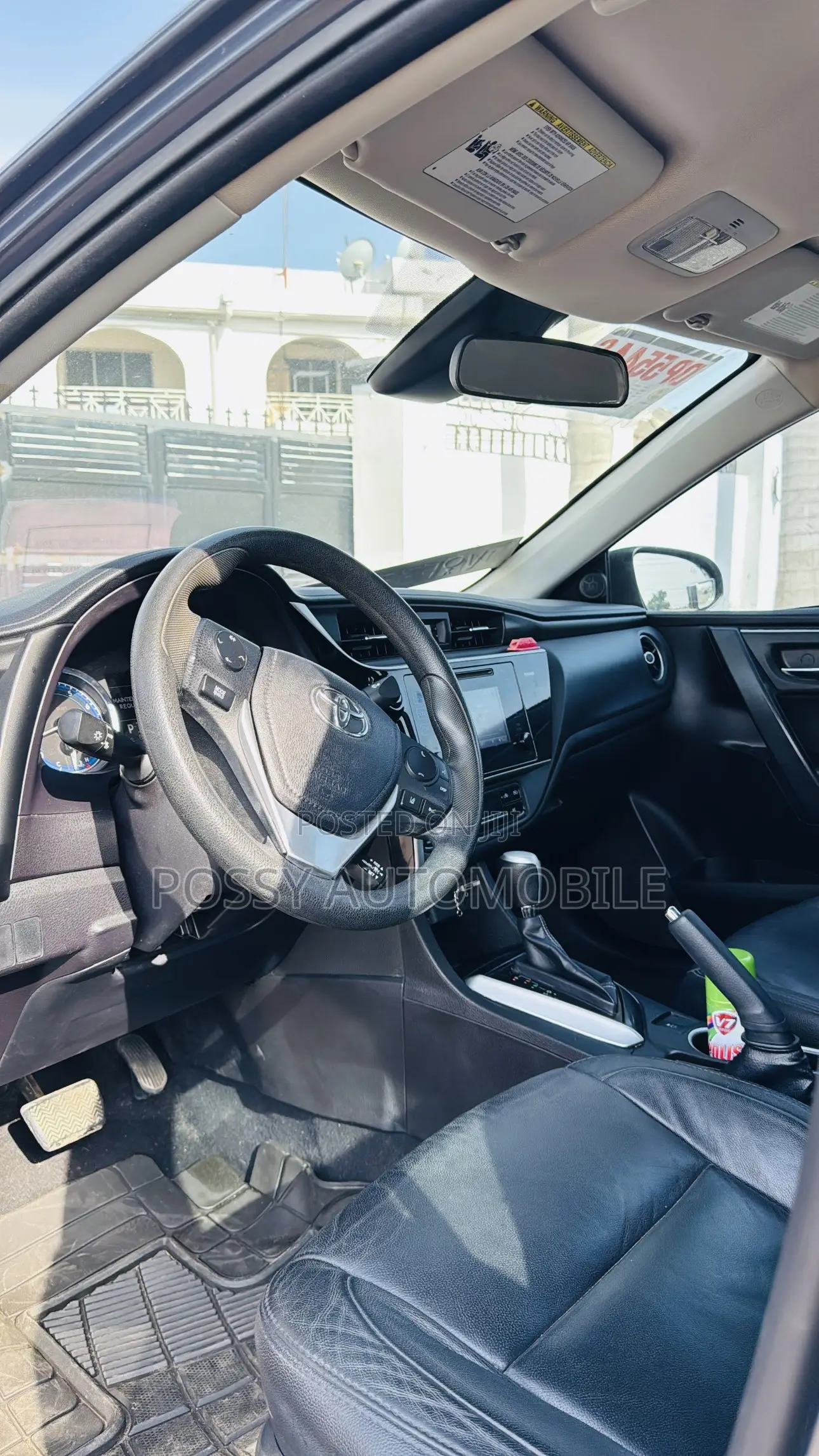Toyota Corolla LE Eco (1.8L 4cyl 2A) 2018 Blue