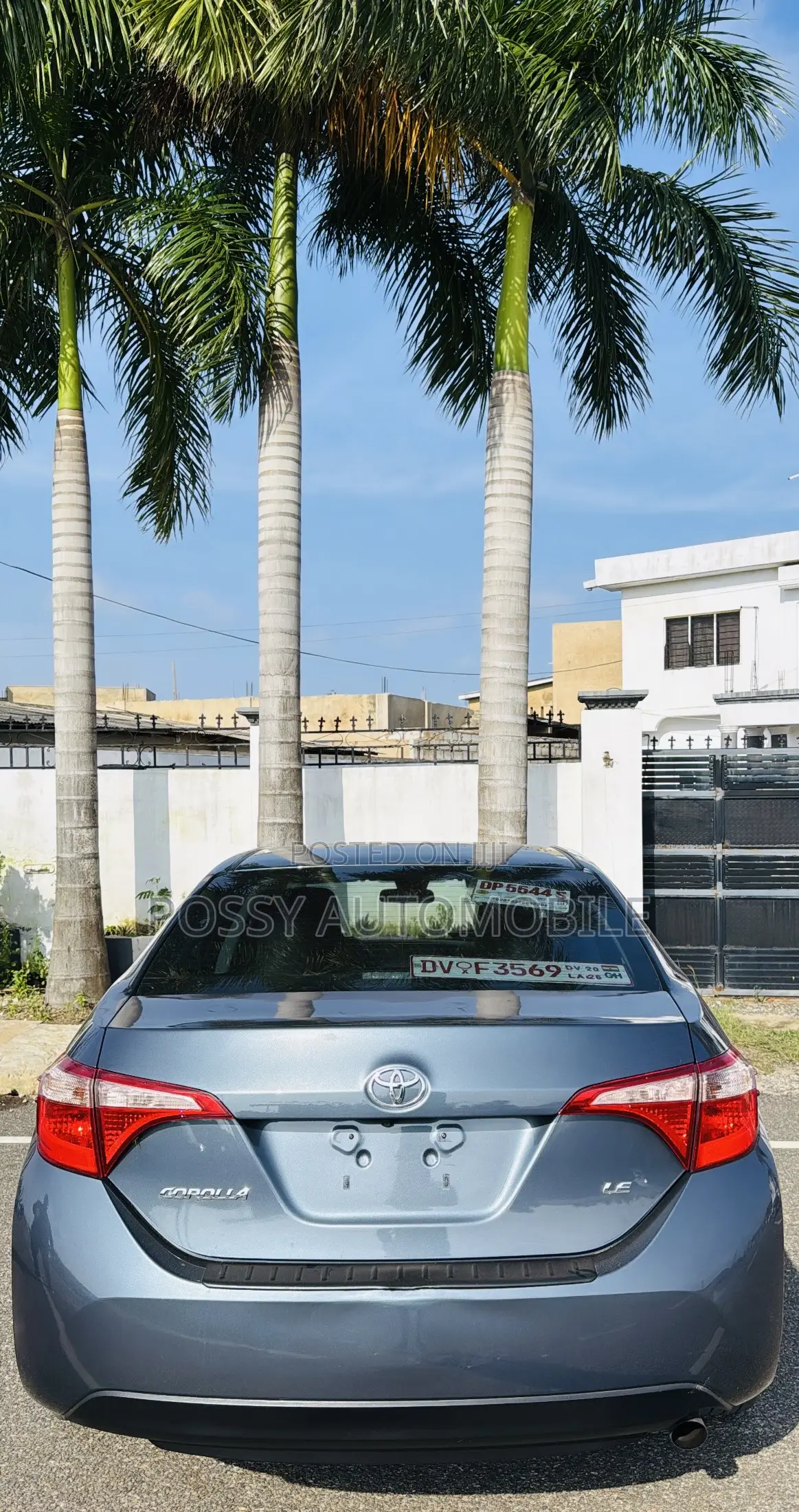 Toyota Corolla LE Eco (1.8L 4cyl 2A) 2018 Blue