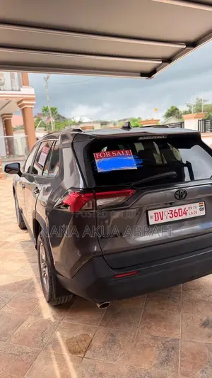 Toyota RAV4 XLE AWD 2023 Gray