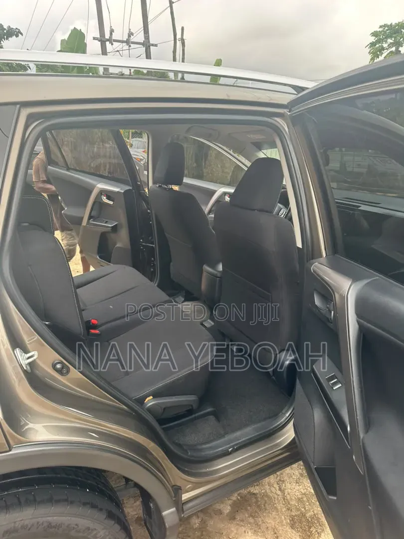 Toyota RAV4 LE AWD (2.5L 4cyl 6A) 2016 Gray