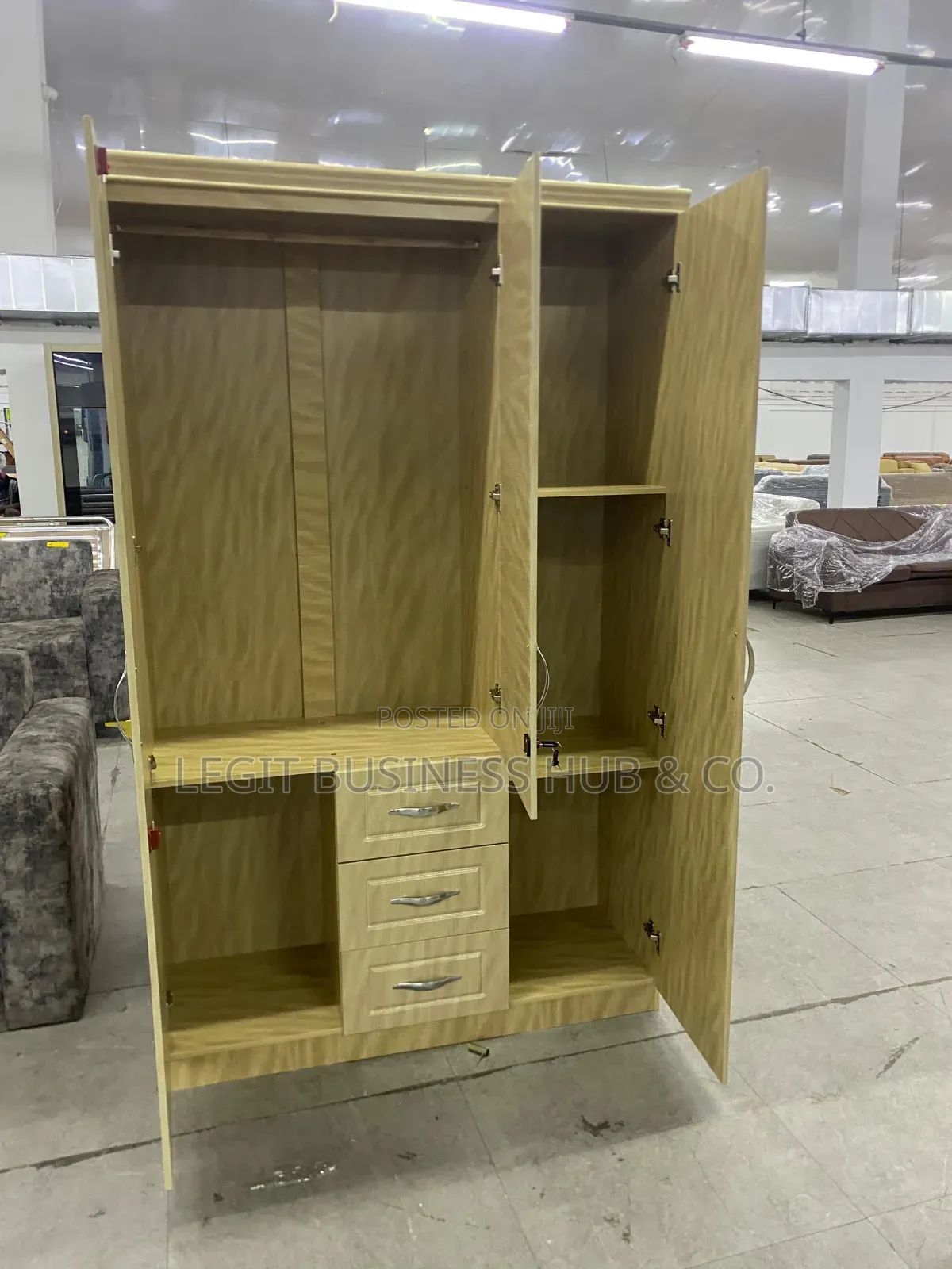 Wardrobe 3 Doors Cream