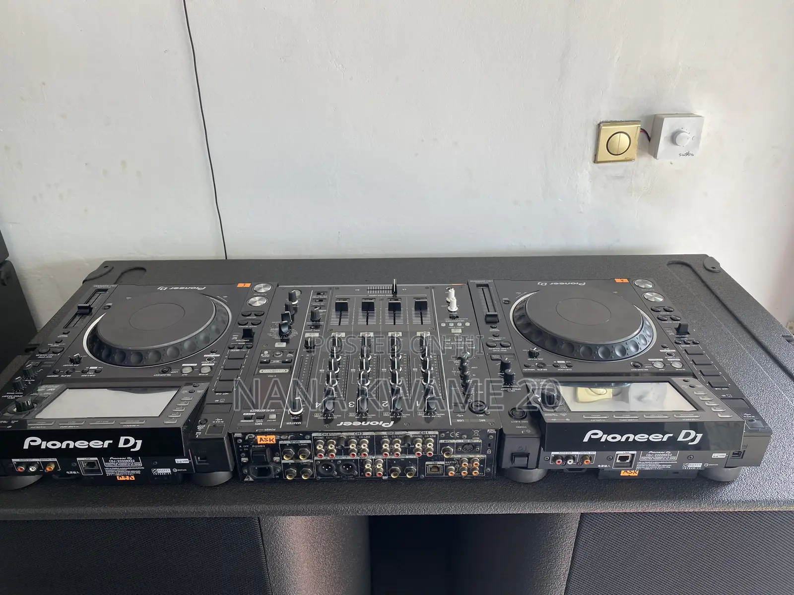 Pioneer CDJ 2000 Nexus 2 and DJM 900 Nexus