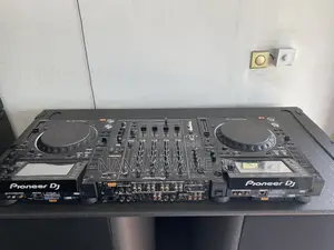 Pioneer CDJ 2000 Nexus 2 and DJM 900 Nexus