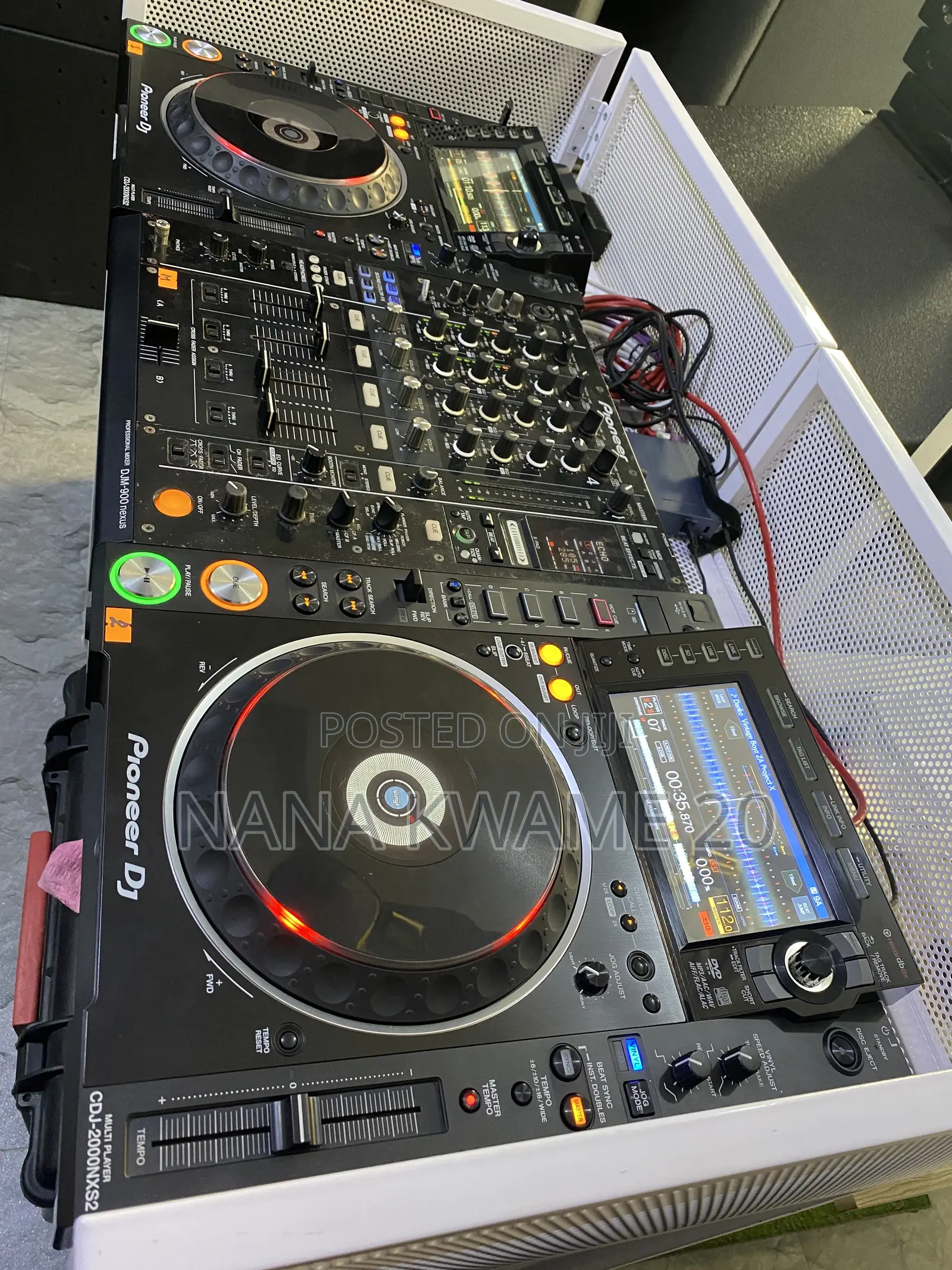 Pioneer CDJ 2000 Nexus 2 and DJM 900 Nexus