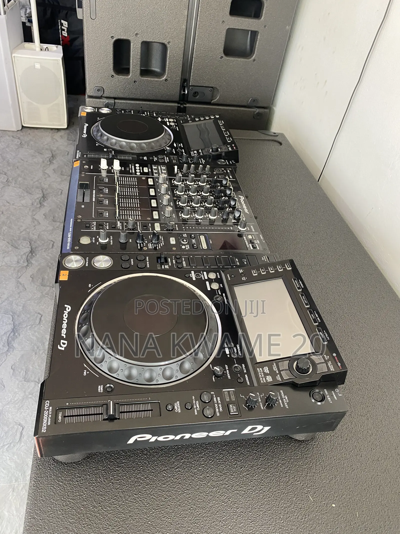 Pioneer CDJ 2000 Nexus 2 and DJM 900 Nexus