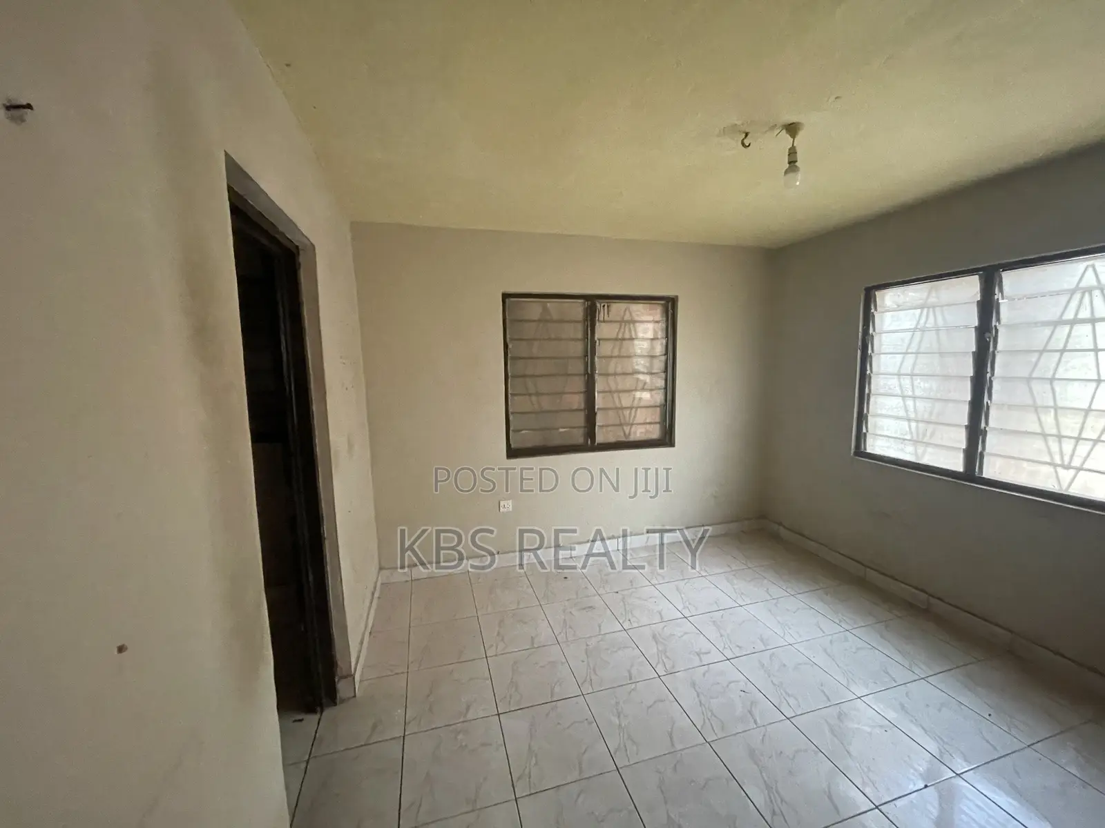 5bdrm Apartment in Ahodwo Melcom, Kumasi Metropolitan for rent