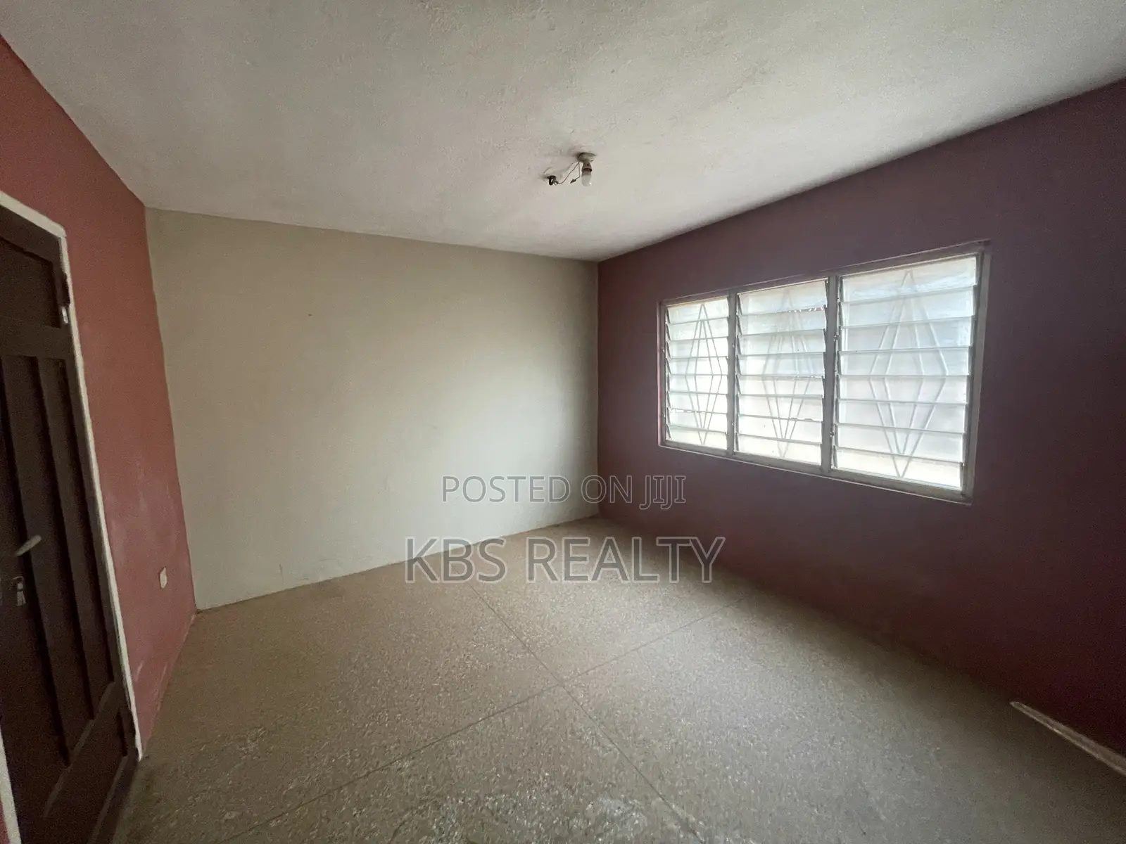 5bdrm Apartment in Ahodwo Melcom, Kumasi Metropolitan for rent