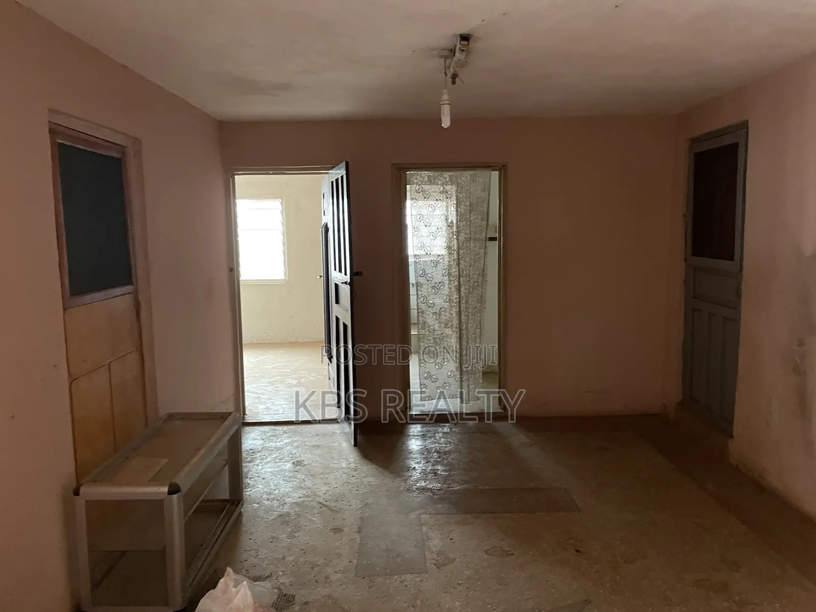 5bdrm Apartment in Ahodwo Melcom, Kumasi Metropolitan for rent