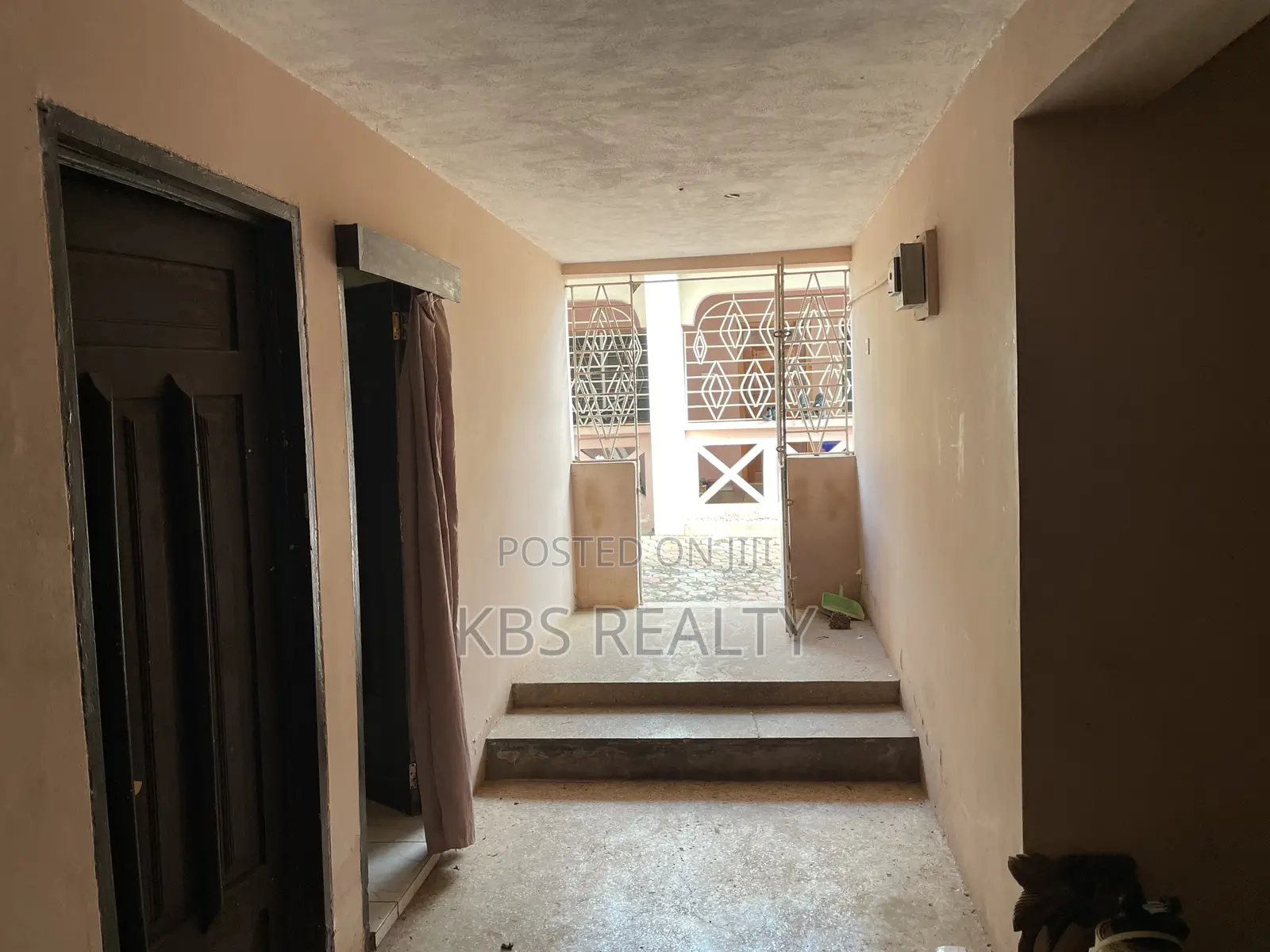 5bdrm Apartment in Ahodwo Melcom, Kumasi Metropolitan for rent