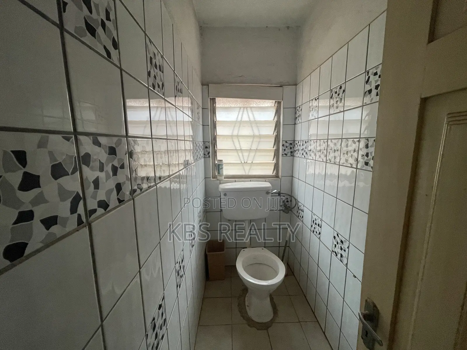 5bdrm Apartment in Ahodwo Melcom, Kumasi Metropolitan for rent