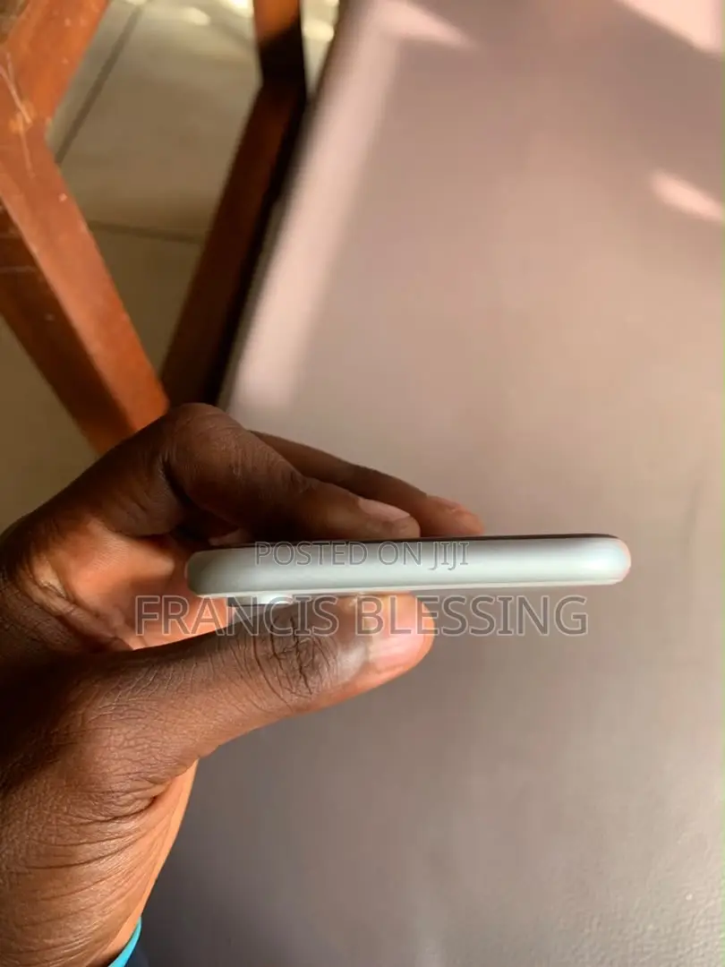 New Apple iPhone XR 128 GB White