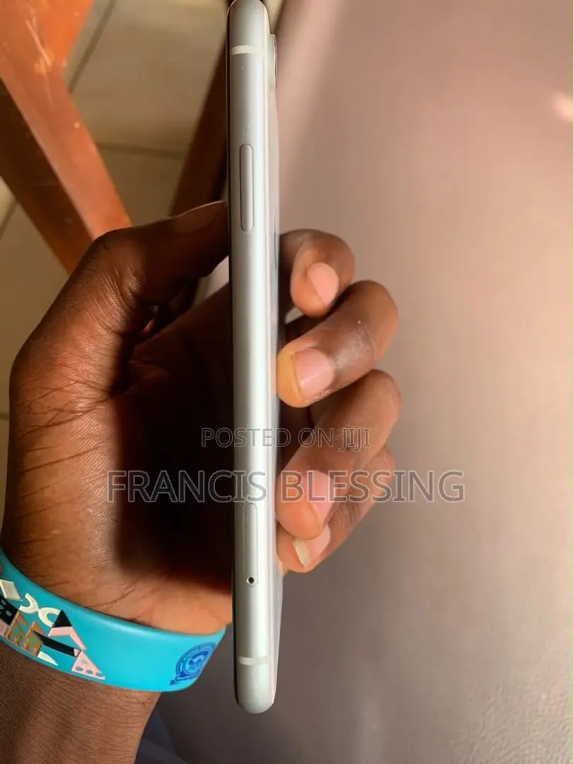 New Apple iPhone XR 128 GB White