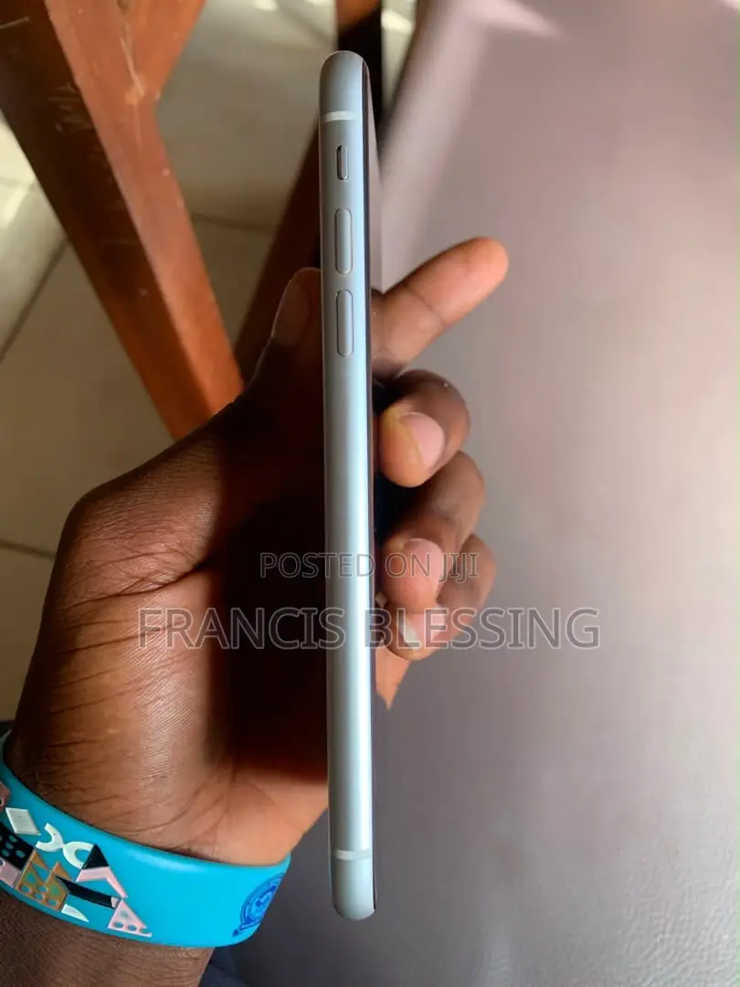 New Apple iPhone XR 128 GB White