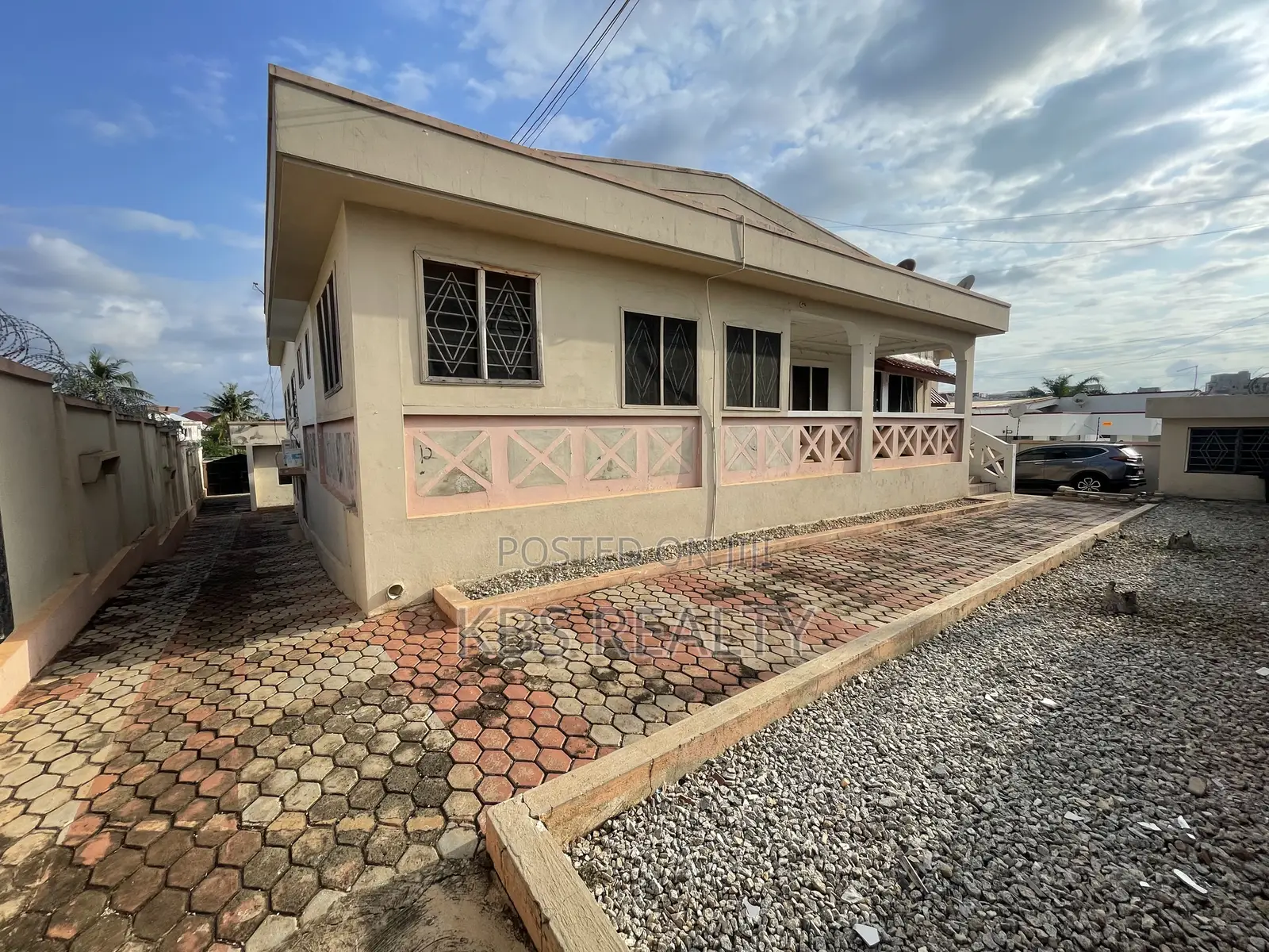 5bdrm Apartment in Ahodwo Melcom, Kumasi Metropolitan for rent