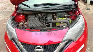 Nissan Versa 1.6 SV 2018 Red