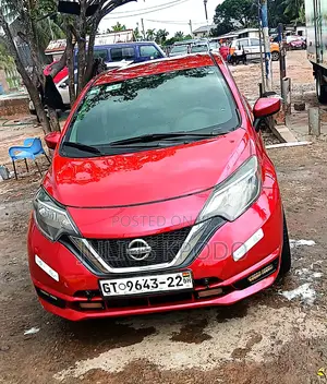 Nissan Versa 1.6 SV 2018 Red