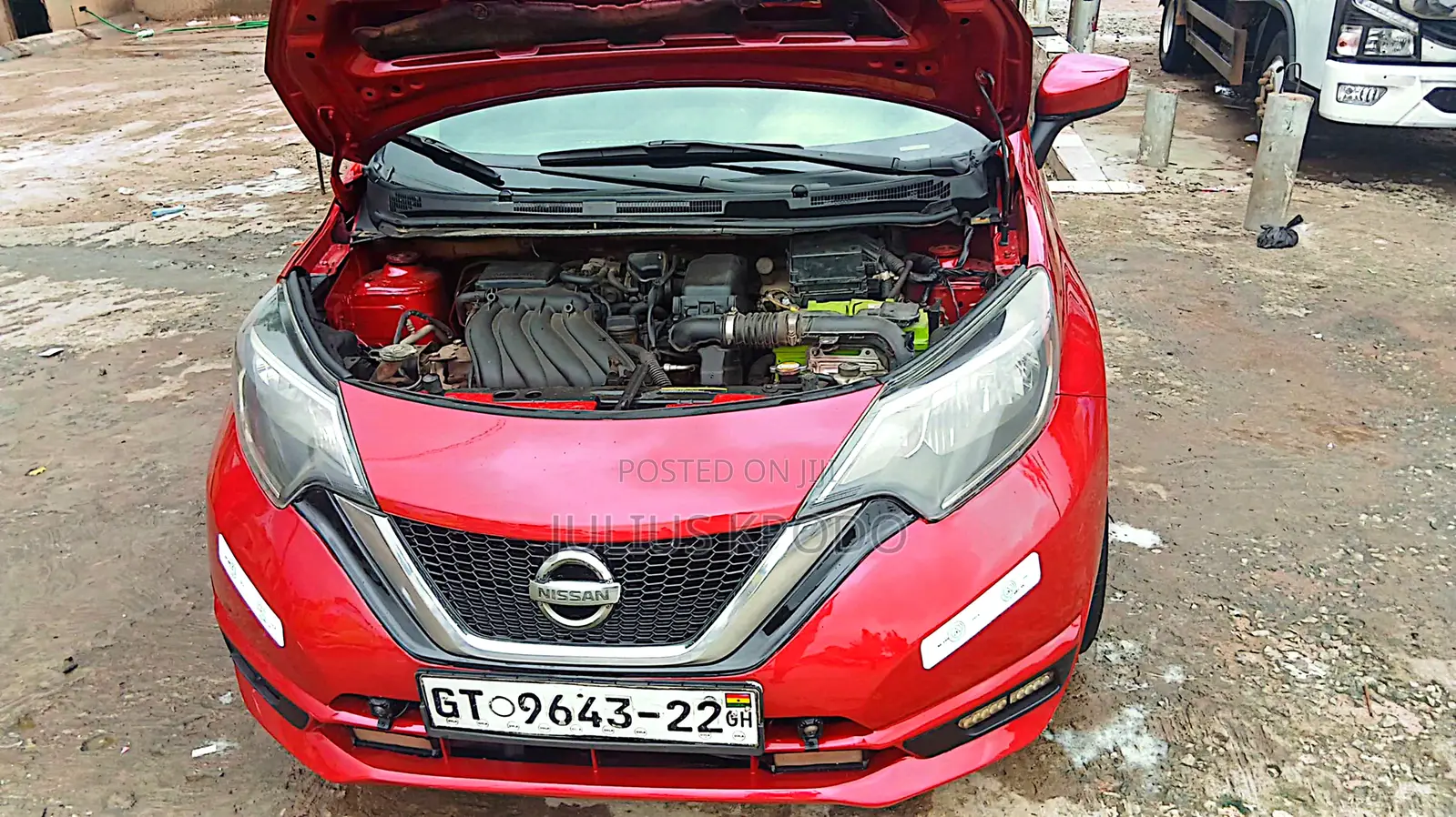 Nissan Versa 1.6 SV 2018 Red