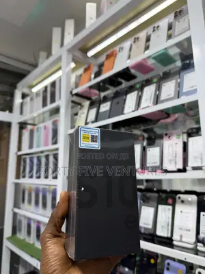 New Samsung Galaxy S10e 128 GB Green