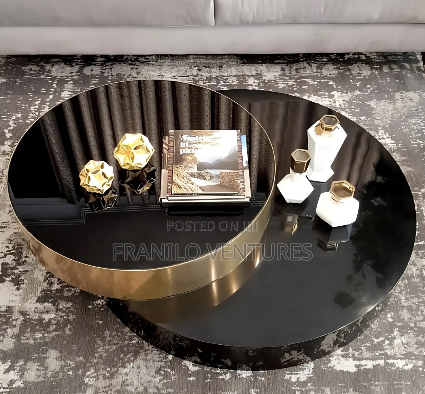 Modern Swivel Coffee/ Center Table