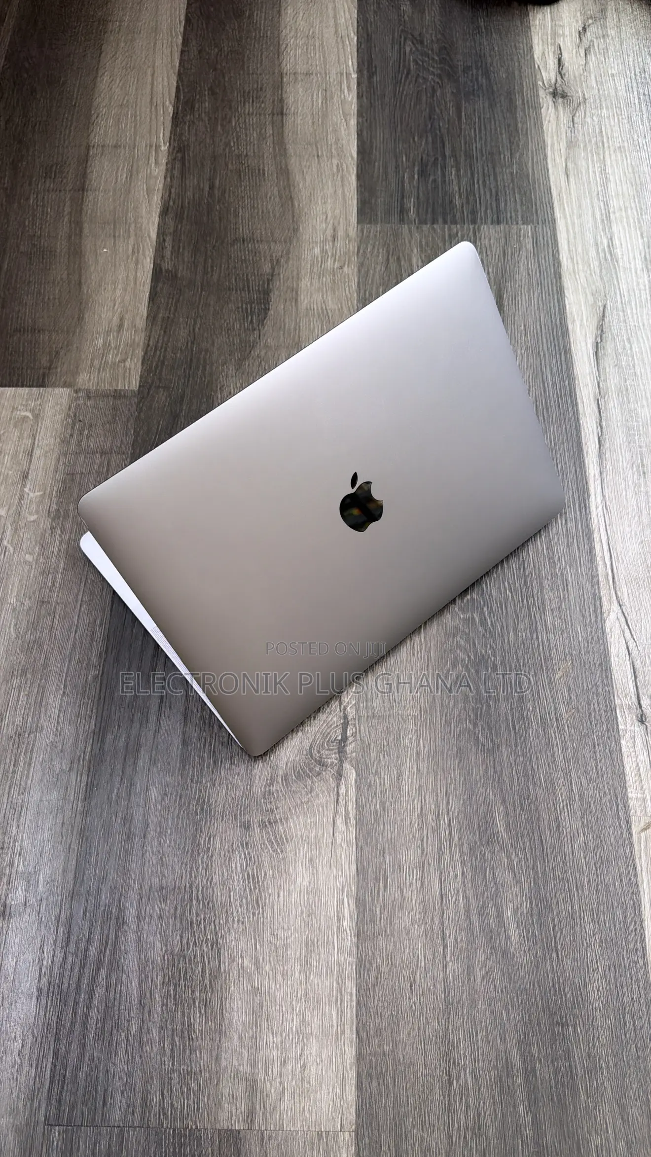 Laptop Apple MacBook Pro 2022 M2 8GB Apple M2 SSD 256GB