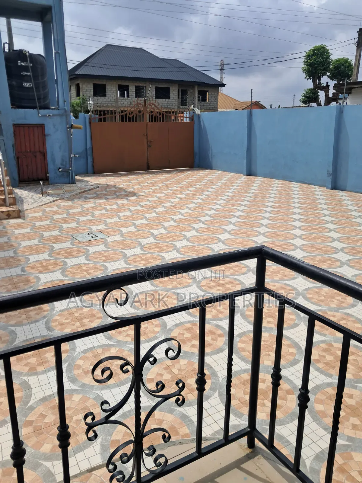 6bdrm House in Sapeiman, Amasaman for sale