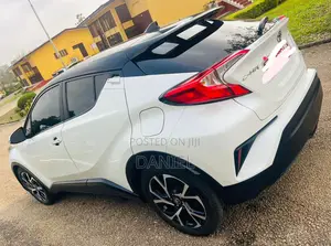 Toyota C-HR XLE Prermium FWD (2.0L 4cyl 2AM) 2018 White