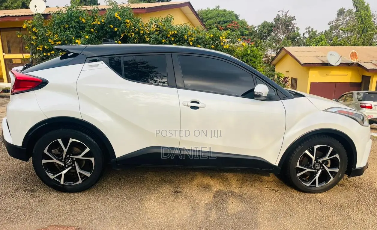 Toyota C-HR XLE Prermium FWD (2.0L 4cyl 2AM) 2018 White