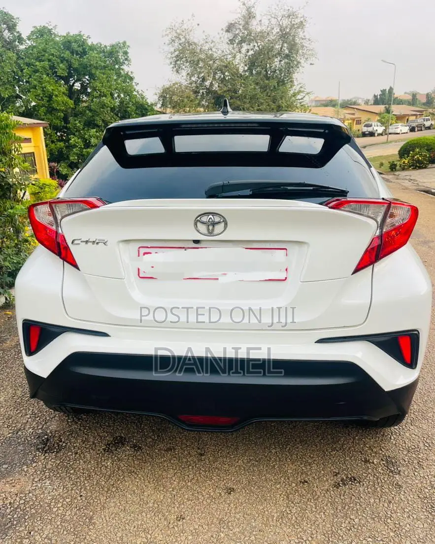 Toyota C-HR XLE Prermium FWD (2.0L 4cyl 2AM) 2018 White