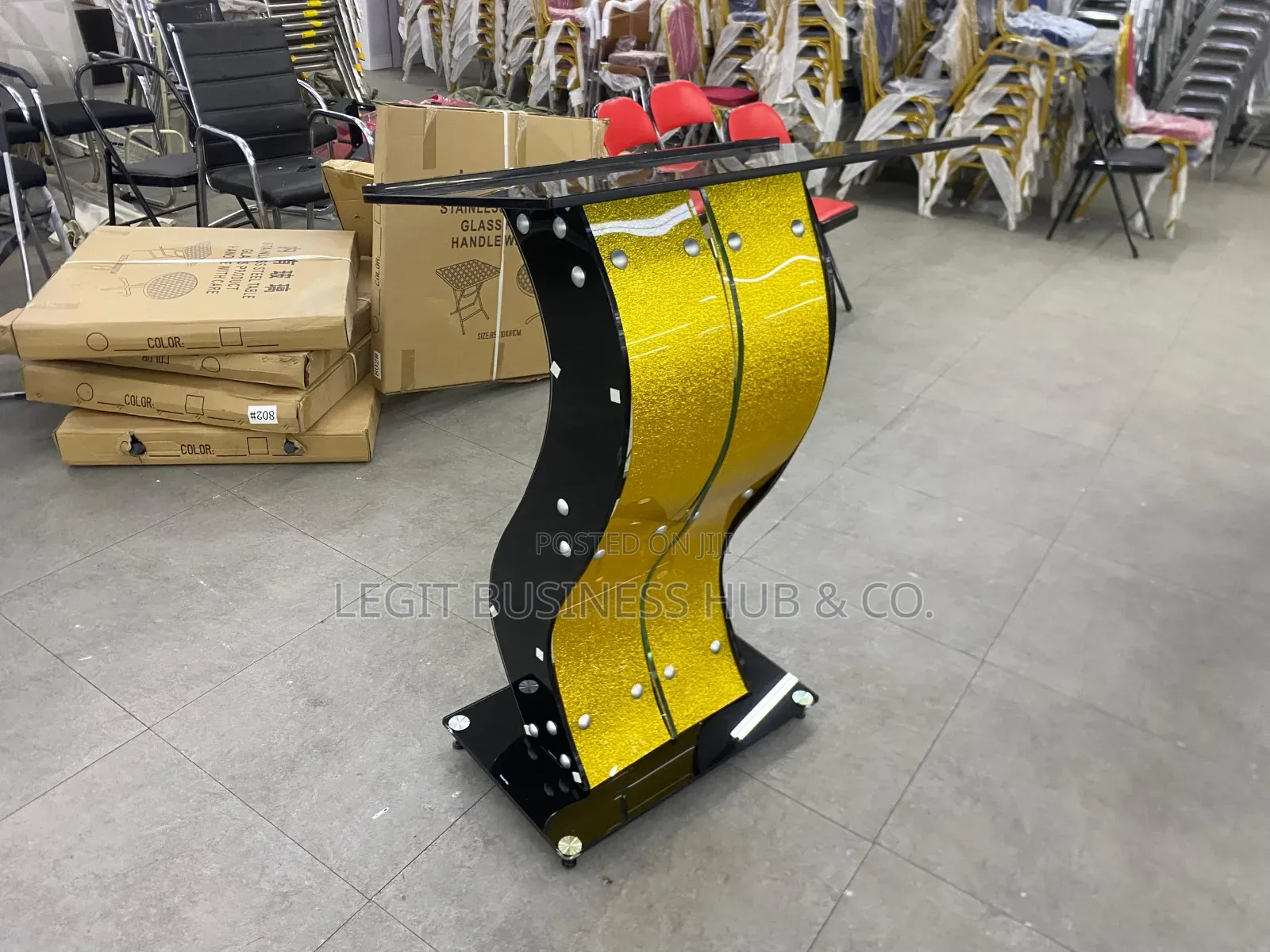High-Quality Tempered Glass Pulpit