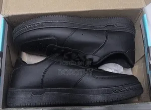 Sneakers in White Black (40,41,42,43,44)