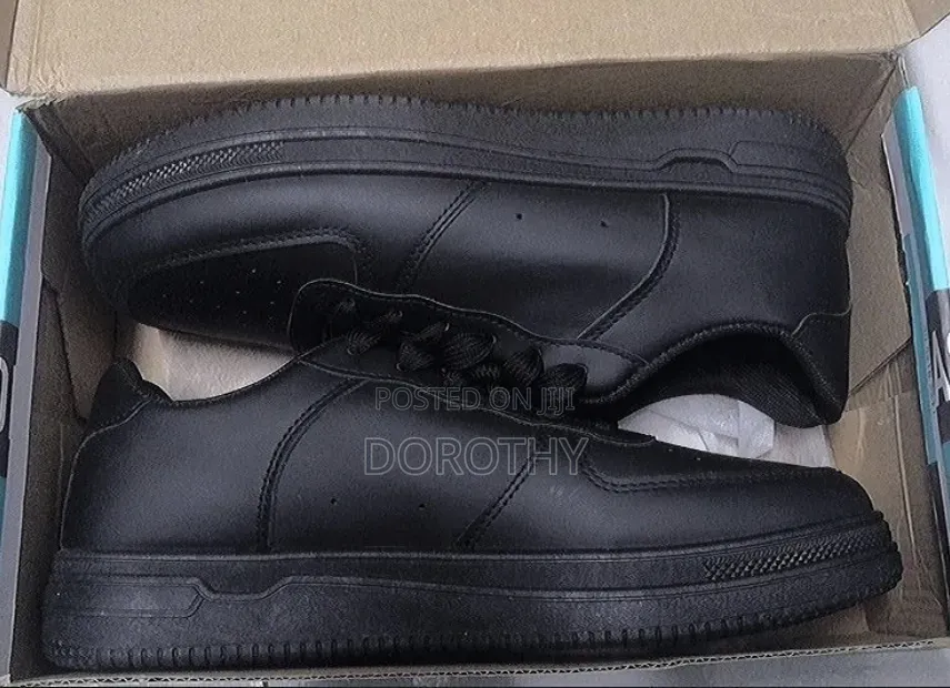 Sneakers in White Black (40,41,42,43,44)
