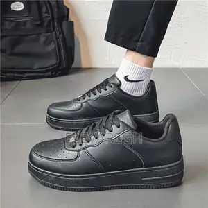 Sneakers in White and Black (42,43,44)
