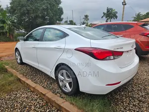 Hyundai Elantra Limited Sedan FWD (1.8L 4cyl 6A) 2016 White