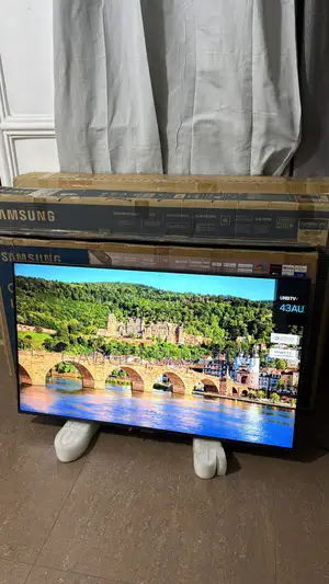 2022 43” Samsung Crystal Uhd Smart Tv (Fresh With Box)