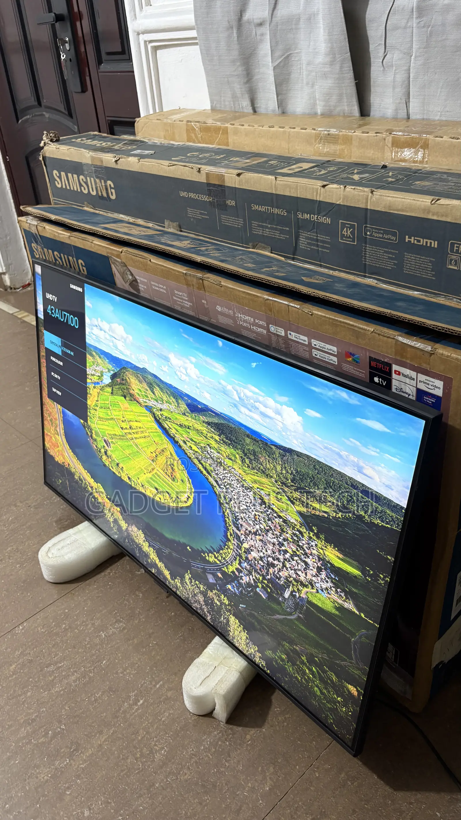 2022 43” Samsung Crystal Uhd Smart Tv (Fresh With Box)