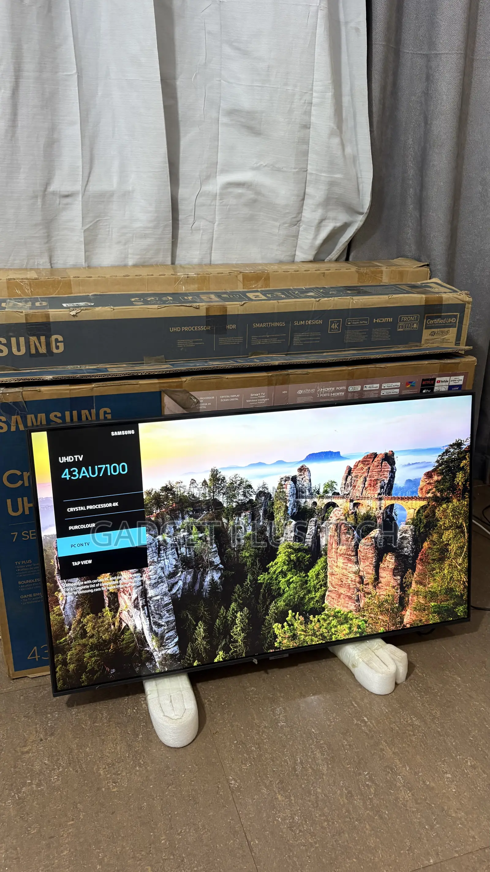 2022 43” Samsung Crystal Uhd Smart Tv (Fresh With Box)