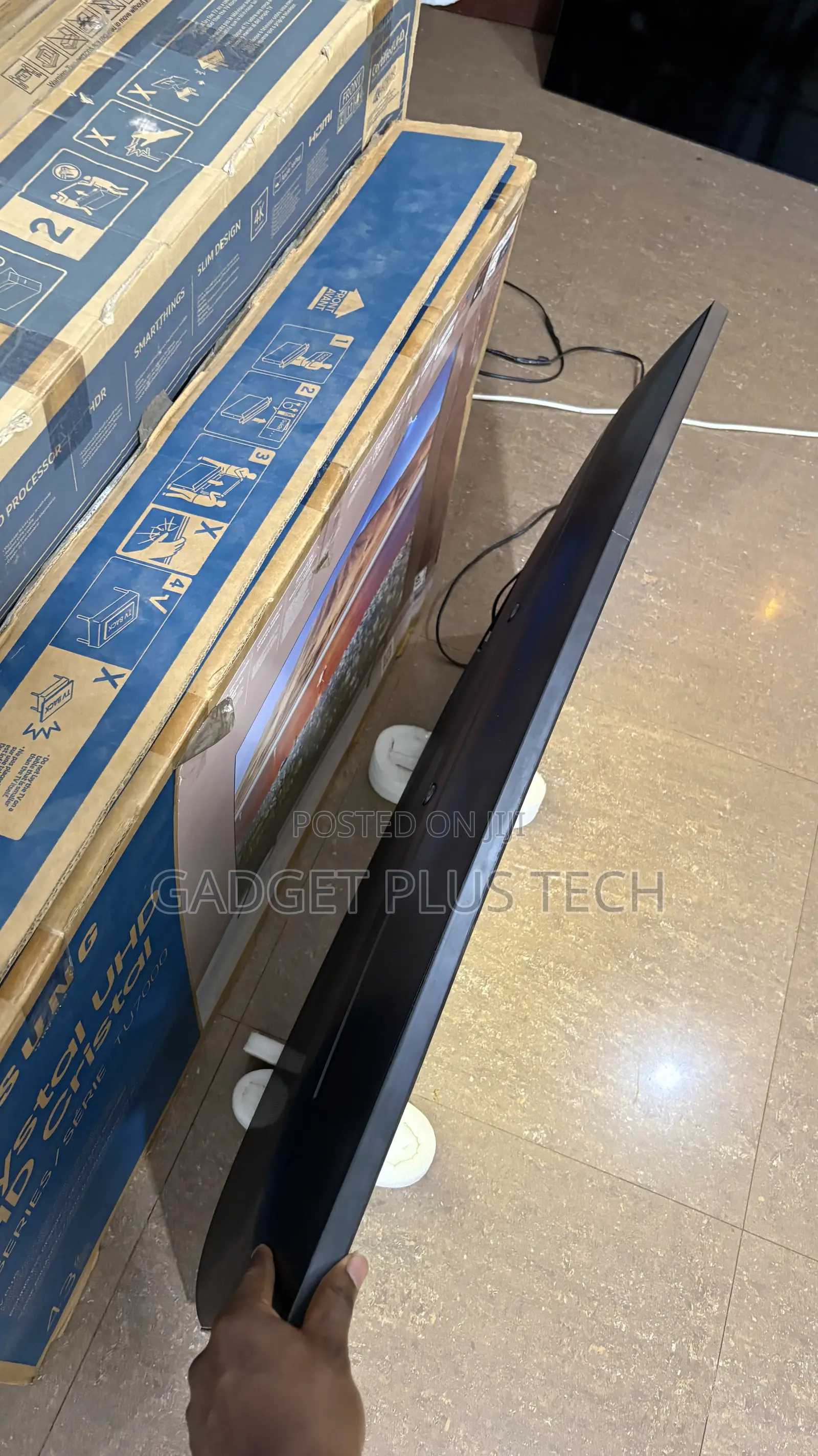 2022 43” Samsung Crystal Uhd Smart Tv (Fresh With Box)