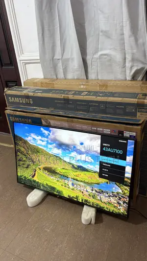 2022 43” Samsung Crystal Uhd Smart Tv (Fresh With Box)